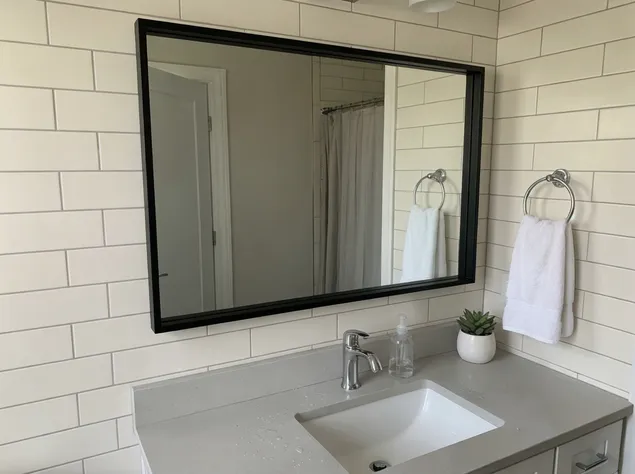 Bathroom decor mirror with copper-free silvering and powder-coated metal frame