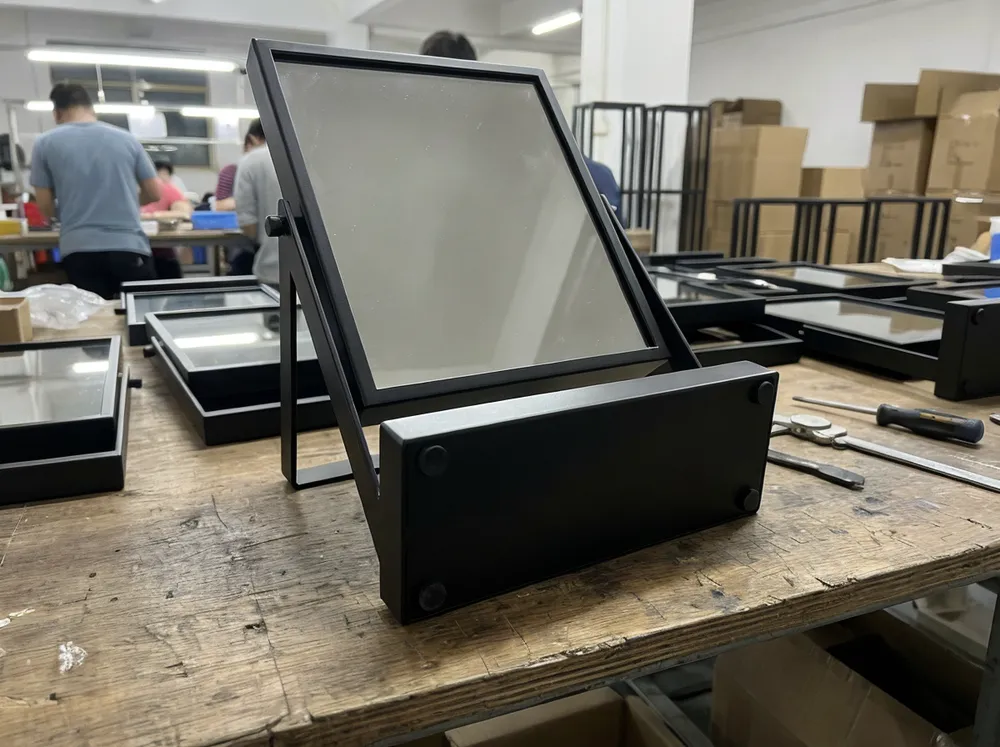 Table decor mirror construction showing stable base and weighted feet design