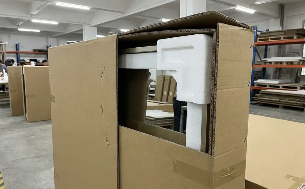 Large mirror with reinforced e-commerce packaging showing corner protection
