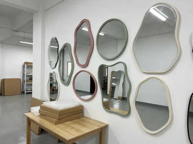 Aesthetic decor mirrors with wavy edges and asymmetric shapes