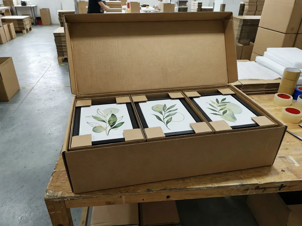 Triptych panel set with internal dividers in single outer carton